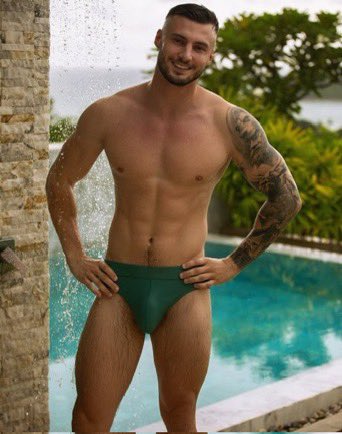 LA Model tweet media