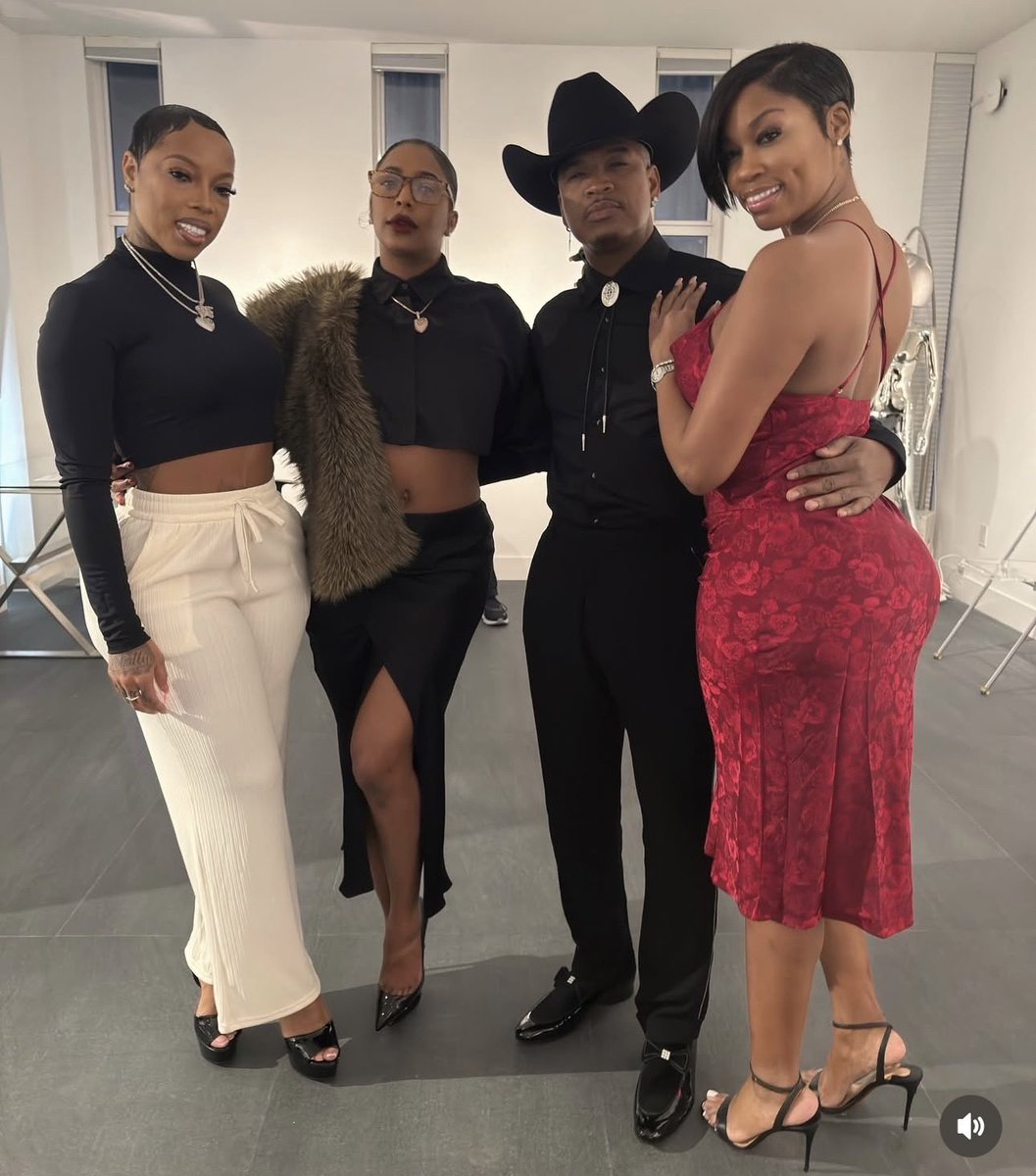 SELETINE tweet media