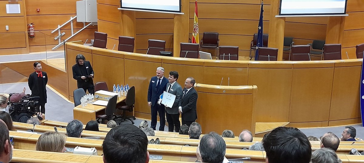 cciinfor's tweet photo. 🏆IV Premios Nacionales de Ingeniería Informática 

🔹 'Emprendedor, persona emprendedora', para @catarineu

🤝  Entregan Ignacio Lerroux (@BancSabadell) y @nlasherashe (@cciinfor)

#IngenieríaInformática
#PremiosCCII https://t.co/CWBABNeedP