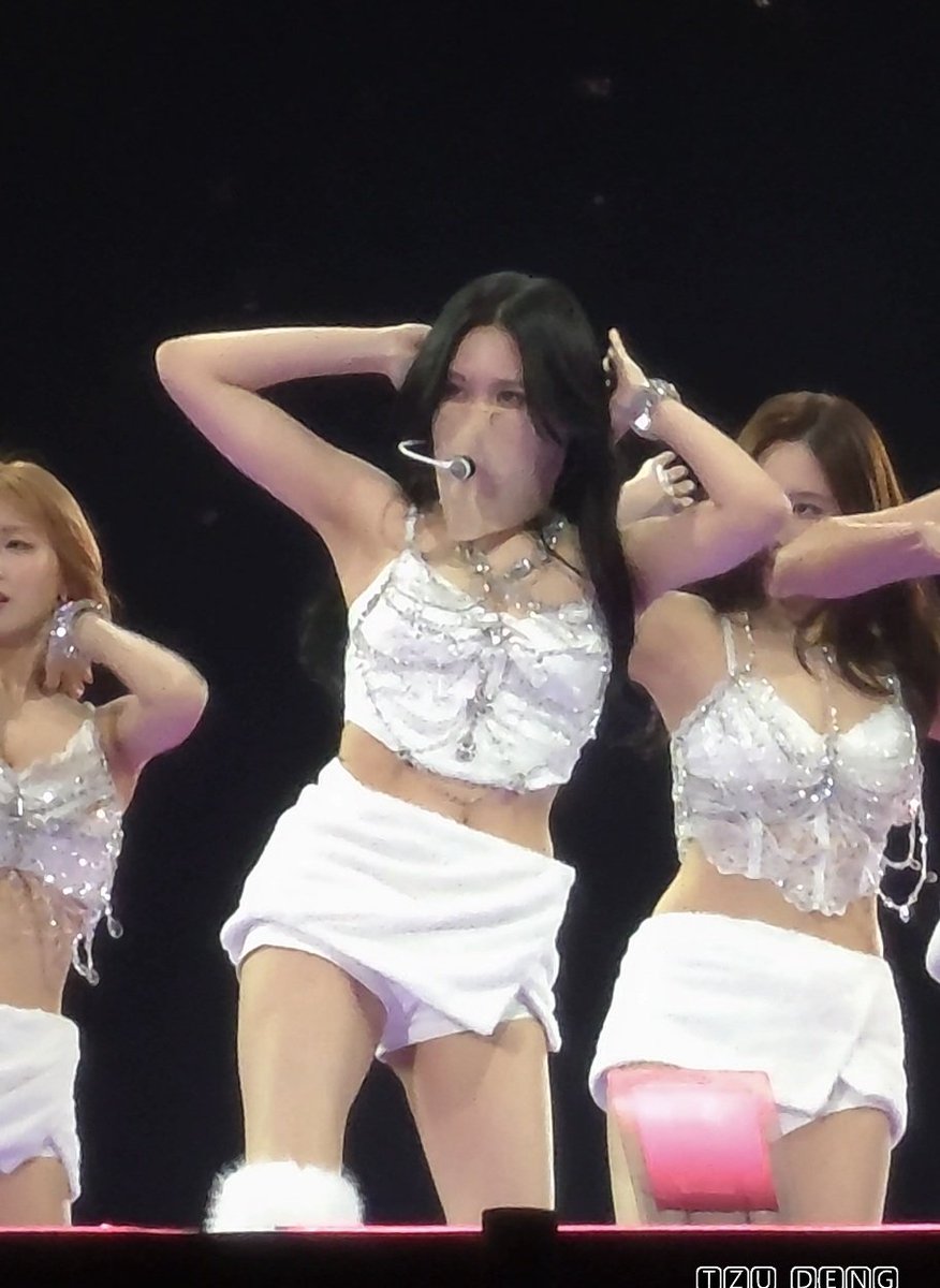 260320 THIS IS FOR Taipei day 1 Mina is performing with veil