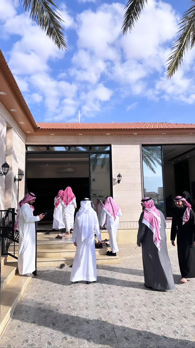 أَخُوصِيْتَه tweet media