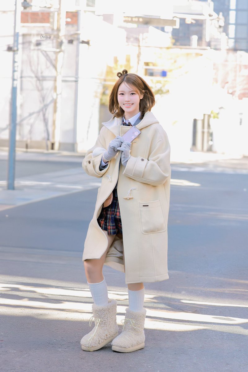 Hands Up! tweet media