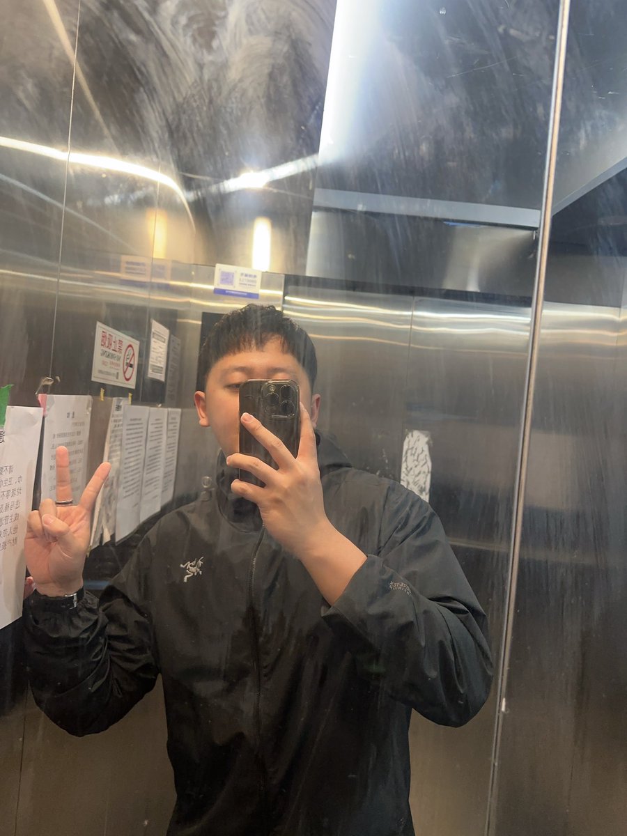 ZhangTero's tweet photo. 年近三十岁的我渐渐明白，人与人之间最舒服的状态，不是强求于某种固定的关系，而是珍惜每一次相遇的缘分。
最难的大概是，我们都无法预料哪些人会说好要一起走很远，却在某个寻常的日子里，悄然散场。
#北京 #股票 #健身 #遇见 https://t.co/V32pSvzhQL