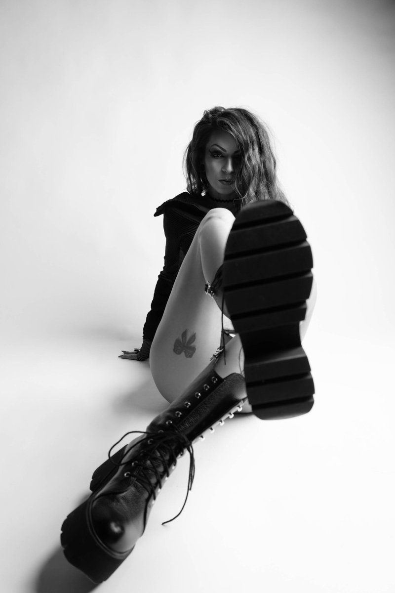 Pixie After Dark tweet media