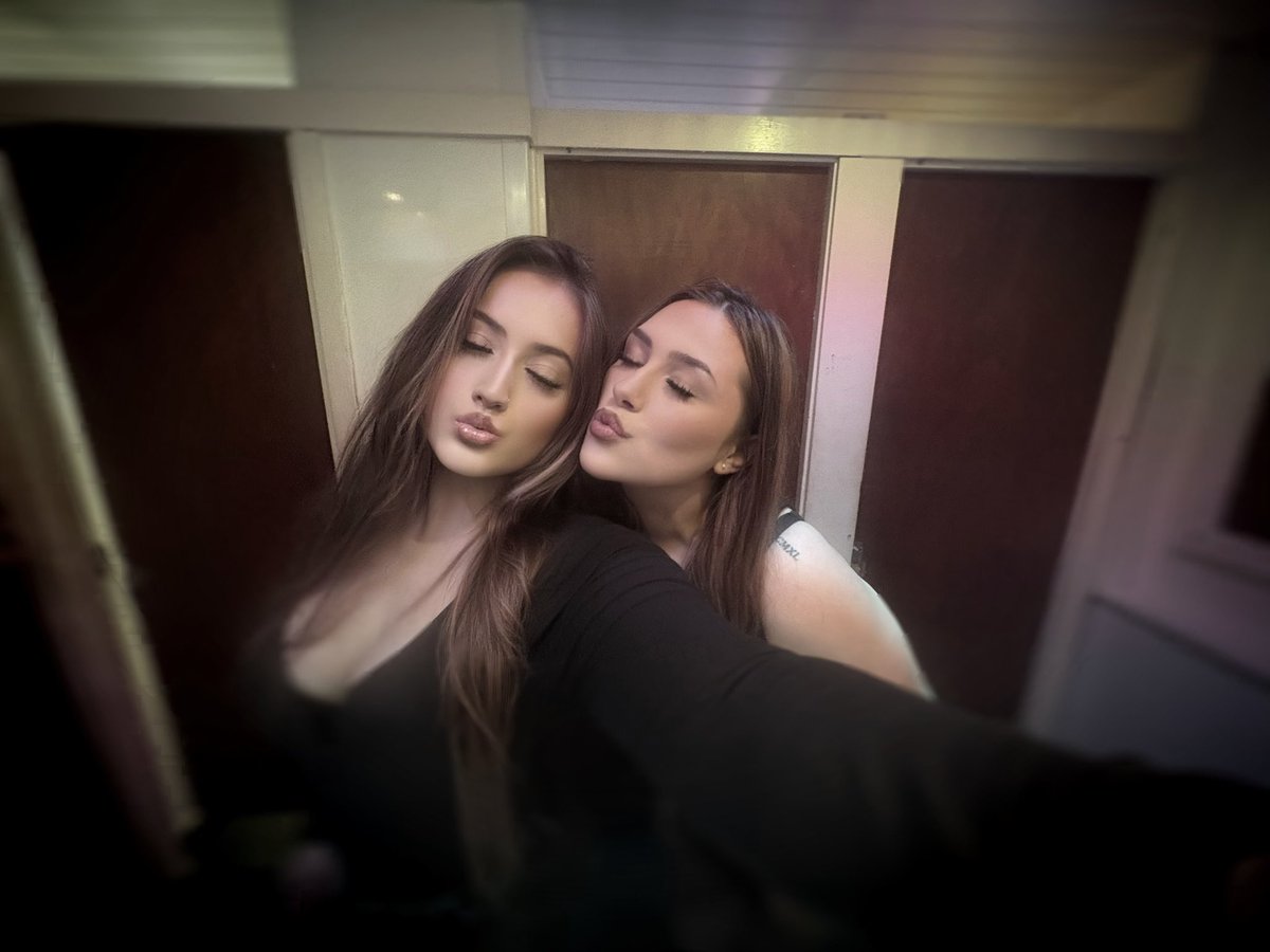 t ⋆˚꩜｡ tweet media