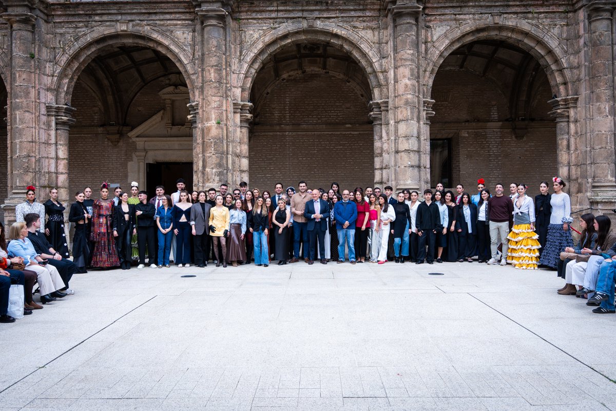 sevillademoda's tweet image. Premier Lunar @Flamentex 2026, la eclosión de un nuevo ciclo en la Moda Flamenca 💃

Sevilla ha acogido una jornada dedicada en exclusiva al emprendimiento y el talento joven en el sector de la moda flamenca.

#Sevillahoy #ModaFlamenca #Andalucía #Talento

sevillademoda.es/escuela/premie…