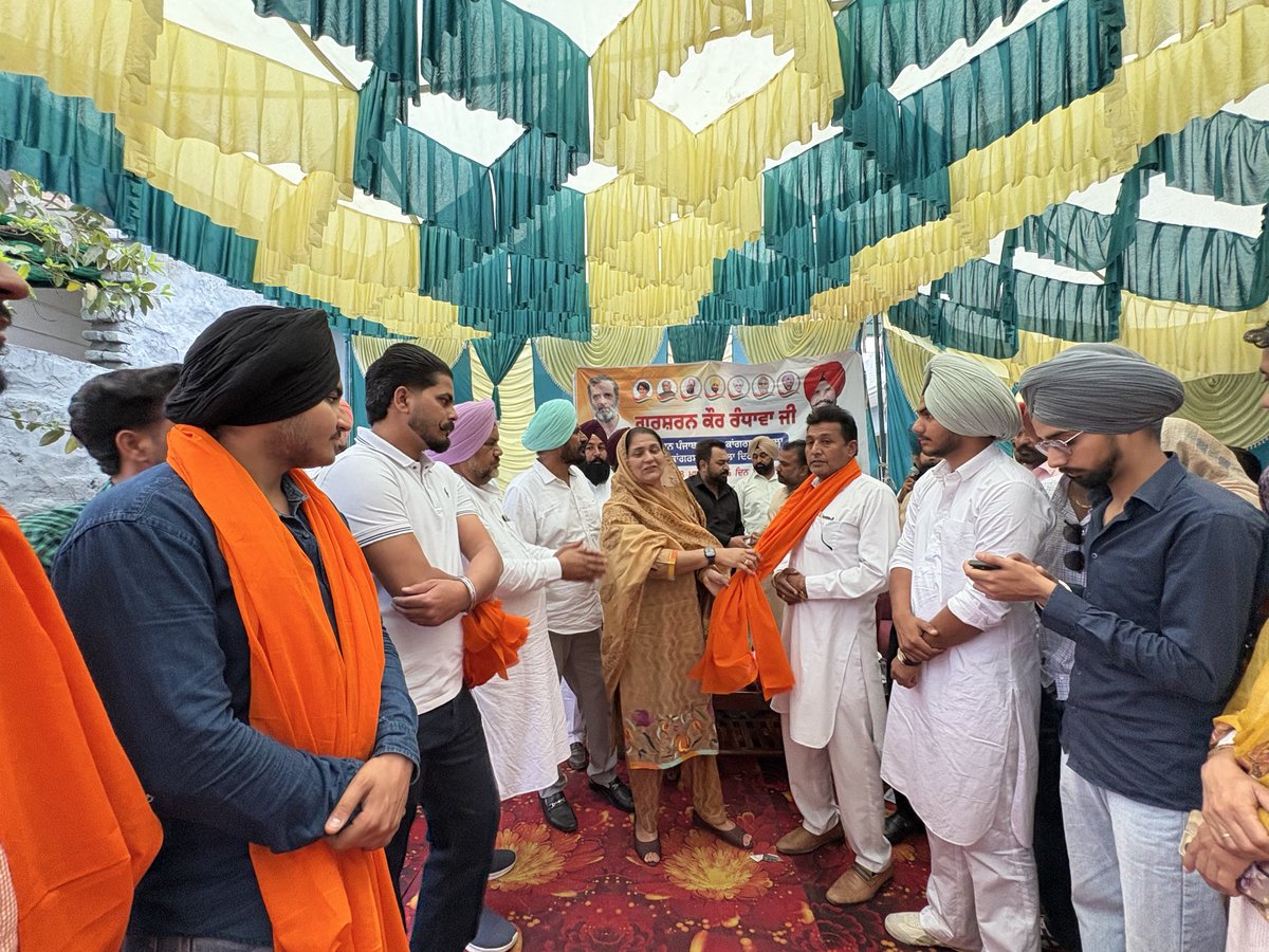 Randhawa_INC's tweet photo. ਹਲਕਾ ਸ਼ੁਤਰਾਣਾ ਦੇ ਪਿੰਡ ਹਾਮਝੜੀ ਵਿਖੇ ਕਾਂਗਰਸ ਪਾਰਟੀ ਲਈ ਮਜ਼ਬੂਤੀ ਨਾਲ ਕੰਮ ਕਰਨ ਵਾਲੇ ਜ਼ਿਲ੍ਹਾ ਕਾਂਗਰਸ ਪਟਿਆਲਾ ਦੇ ਪ੍ਰਧਾਨ ਗੁਰਸ਼ਰਨ ਕੌਰ ਰੰਧਾਵਾ ਅਤੇ ਕਈ ਸੀਨੀਅਰ ਕਾਂਗਰਸੀ ਆਗੂ ਤੇ ਨੌਜਵਾਨਾਂ ਨੂੰ ਸਨਮਾਨਿਤ ਕੀਤਾ ਗਿਆ। ਇਸ ਮੌਕੇ ਸਮੂਹ ਆਗੂਆਂ ਨੇ ਪੰਜਾਬ ਦੀ ਖੁਸ਼ਹਾਲੀ ਲਈ ਕਾਂਗਰਸ ਦੀ ਸਰਕਾਰ ਬਣਾਉਣ ਦਾ ਪ੍ਰਣ ਕੀਤਾ। @RahulGandhi https://t.co/BQWKZanJnG