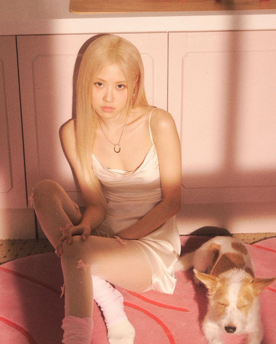 livsethink's tweet photo. livsé in pink pinklivsé https://t.co/F8YQ5uS5Ga
