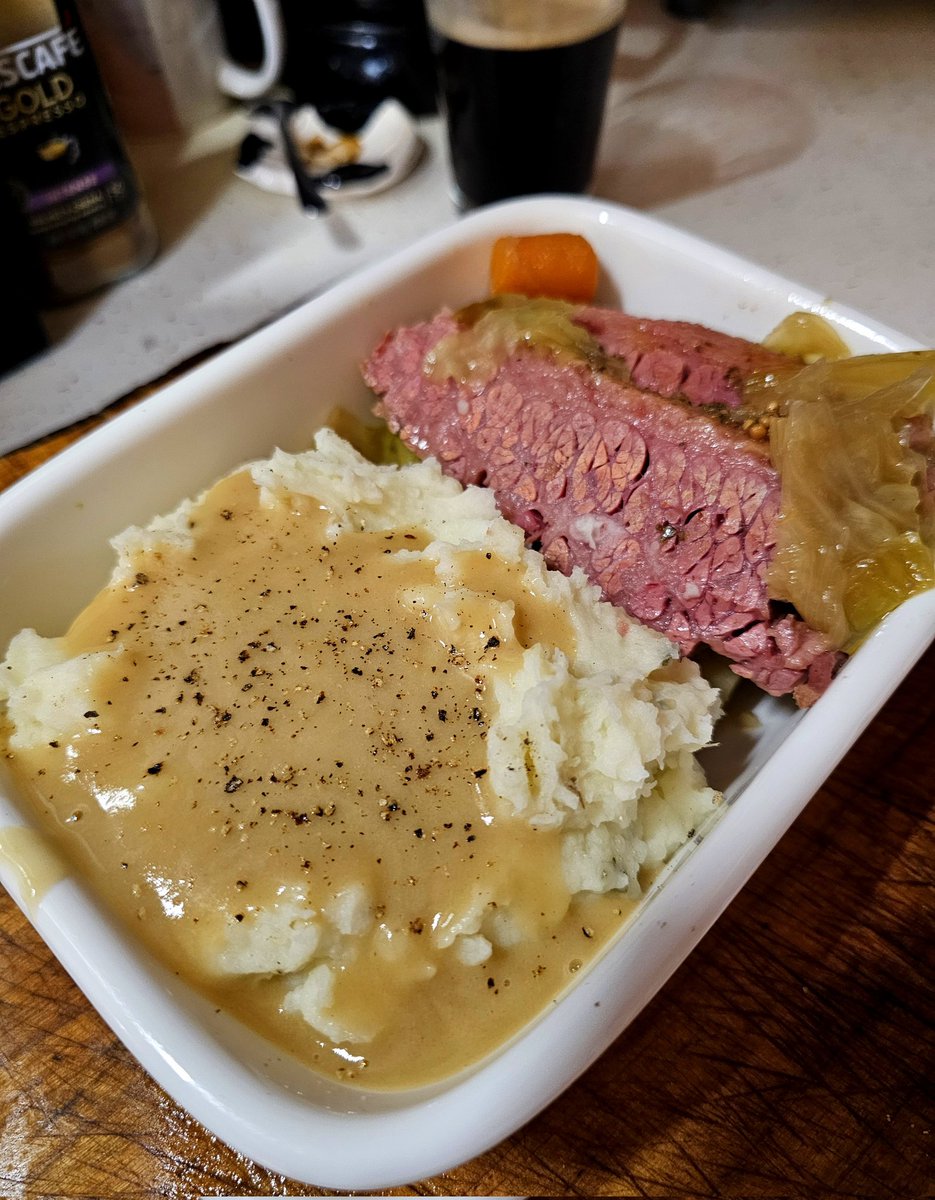 XRPcook's tweet image. #corned #beef #mashed #potatoes #cabbage #carrots #gravy