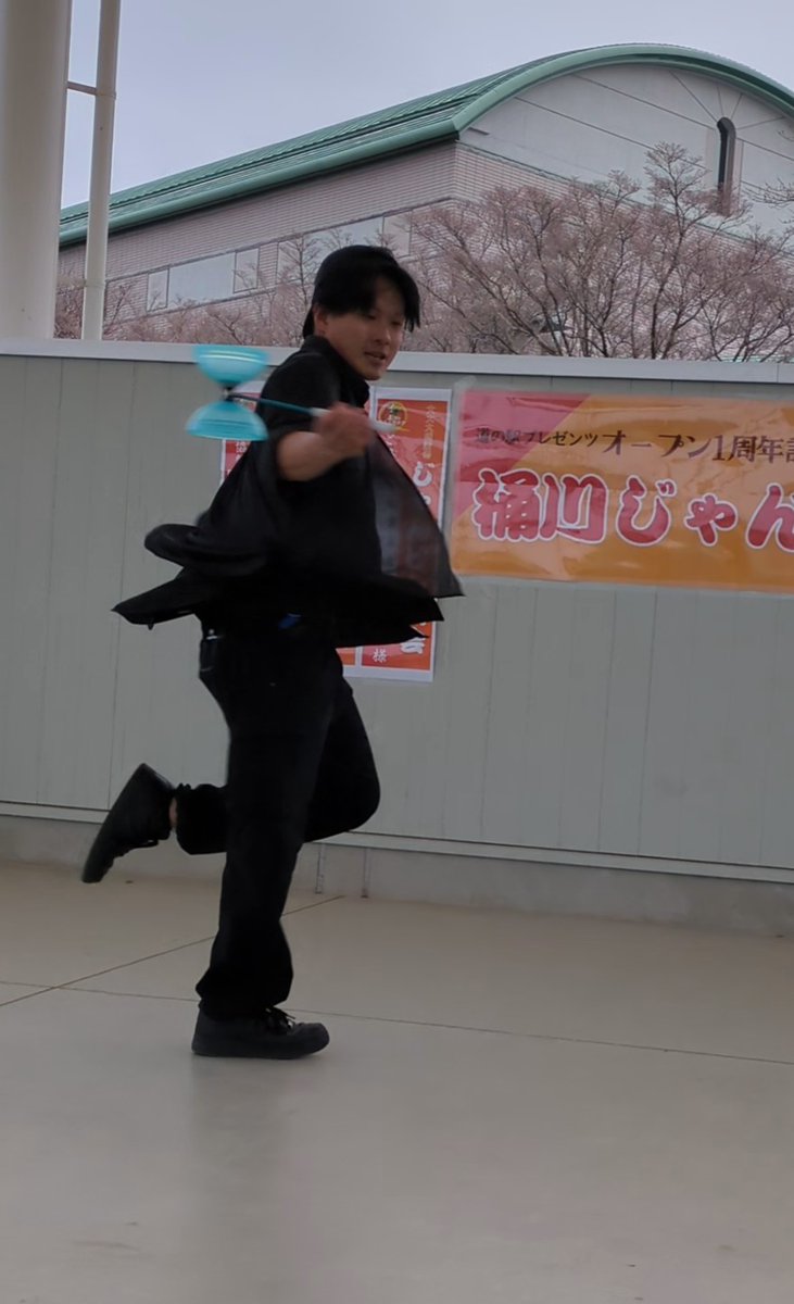 megkaito's tweet photo. 雨降って気温低くて寒いのに
時雨さんがつくる空気はあたたかい
関東に来てくれて
ありがとうございます

時雨さんのパーカーかわいい。 https://t.co/1L6jLKRH2s