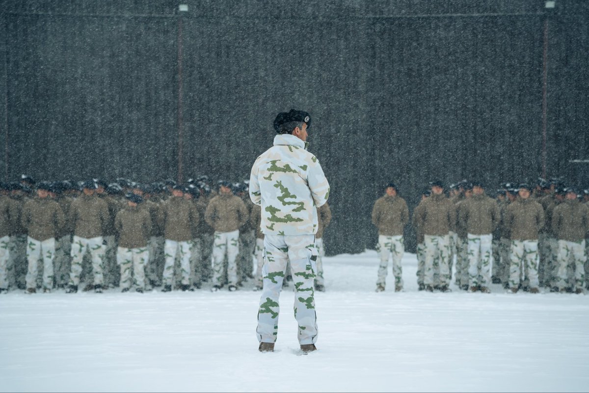 27eBCA_officiel's tweet photo. À l’aube de #CORE26, le colonel Adrien Chantrel, commandant le GTIA 🇫🇷🇮🇹 ARCTIC TIGER, s’adresse à ses troupes avant le début de la manœuvre.
Un environnement arctique particulièrement exigeant, qui plonge immédiatement le GTIA dans la réalité de ce qui l’attend. https://t.co/zv26M2x1at