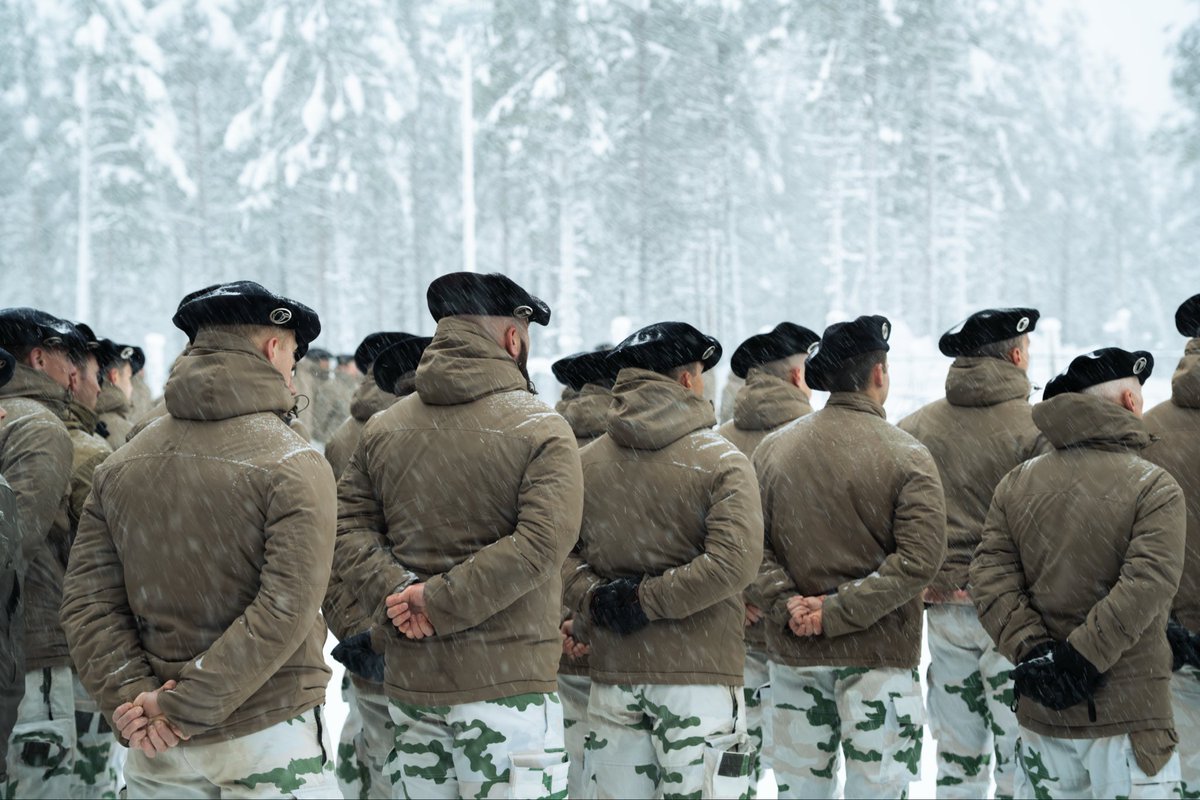 27eBCA_officiel's tweet photo. À l’aube de #CORE26, le colonel Adrien Chantrel, commandant le GTIA 🇫🇷🇮🇹 ARCTIC TIGER, s’adresse à ses troupes avant le début de la manœuvre.
Un environnement arctique particulièrement exigeant, qui plonge immédiatement le GTIA dans la réalité de ce qui l’attend. https://t.co/zv26M2x1at