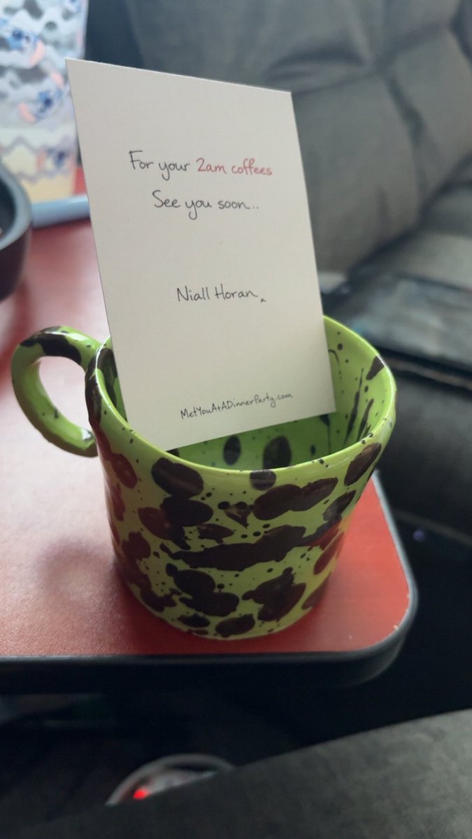 kitty loves niall 🌺 tweet media