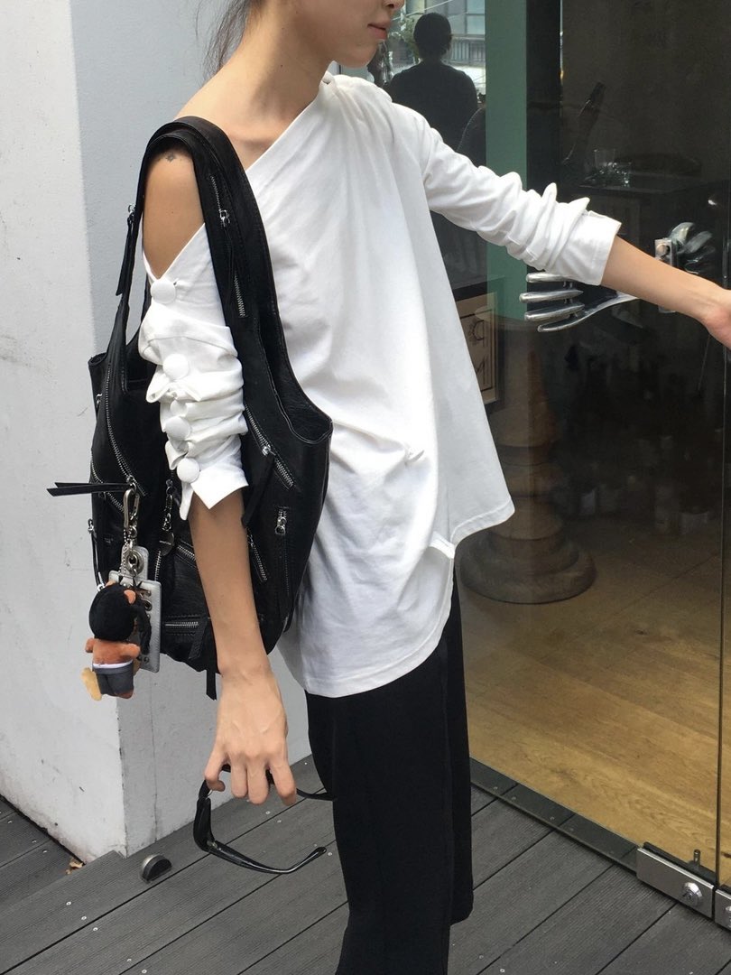 ginnsarchive's tweet photo. 잘 고른 티 한 장은 열 아우터 안 부러움
예쁜 상의 추천 타래 https://t.co/VdqQGAEyfm