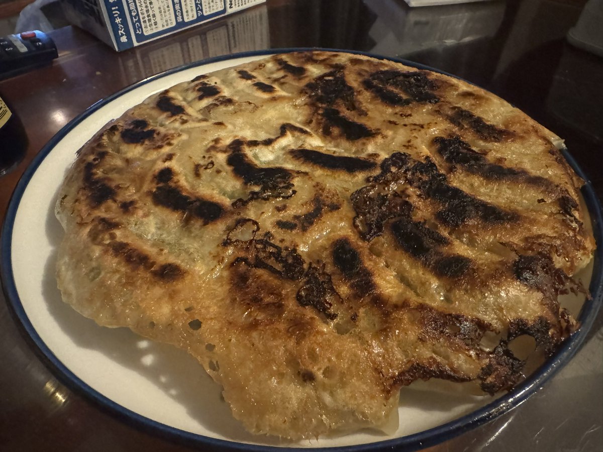 wa94416's tweet photo. わかる人にはわかる大葉餃子を旦那と一緒に作りました〜🥟🥟🥟2期楽しみ〜〜〜グラスと皿買いたいな〜〜〜 https://t.co/MGyormskc2