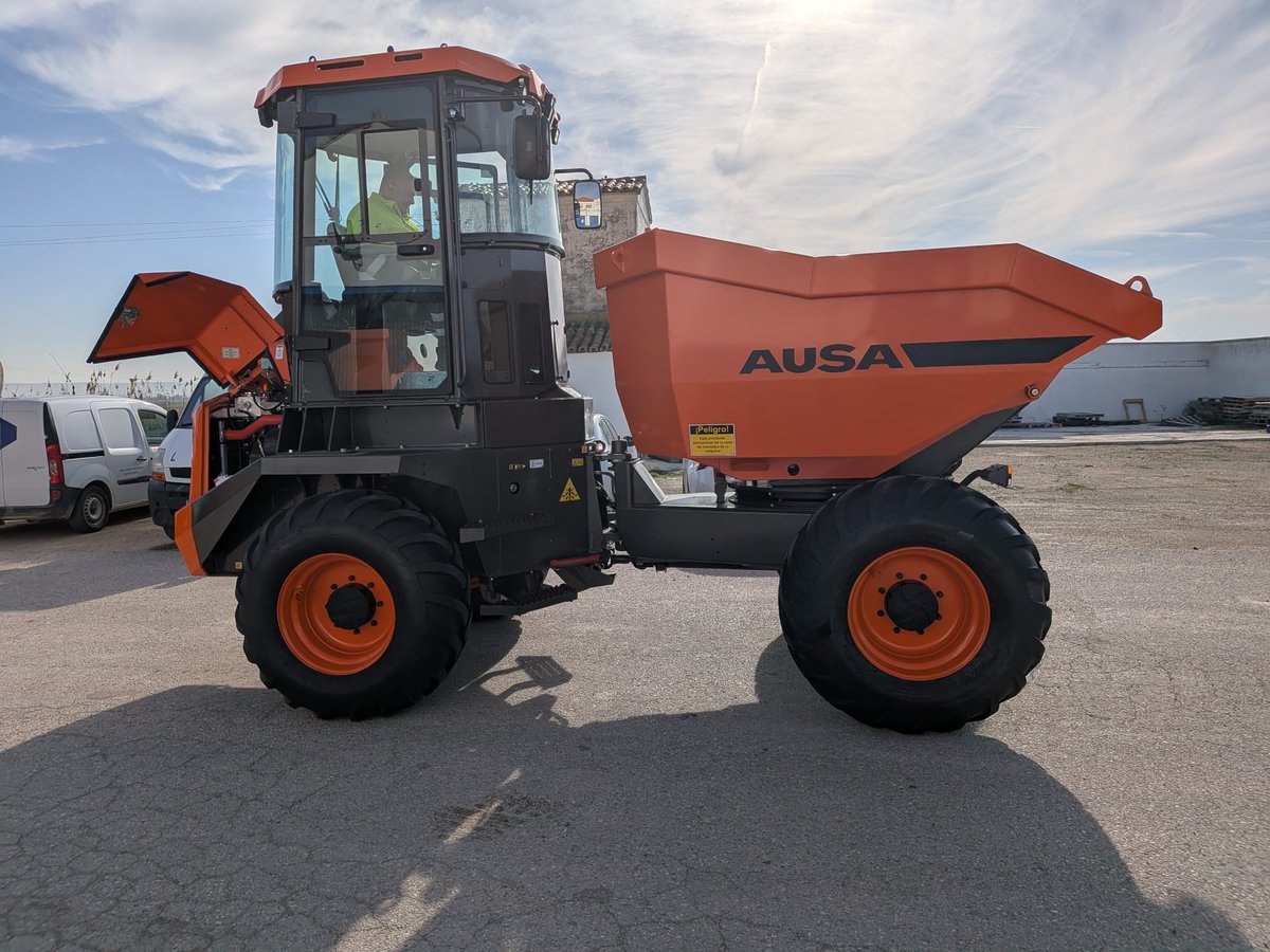 sumaher's tweet photo. ¡Seguimos sumando! 💪 Entregamos el potente dúmper AUSA D1001APG a Hormigones Grañén. 🚜 10 toneladas de capacidad y máxima tecnología para sus grandes proyectos de infraestructura. ¡Gracias por la confianza! 🏗️✨

Toda la info aquí: https://t.co/qWWpXncmIQ

#AUSA #Construccion https://t.co/PhknTwywas
