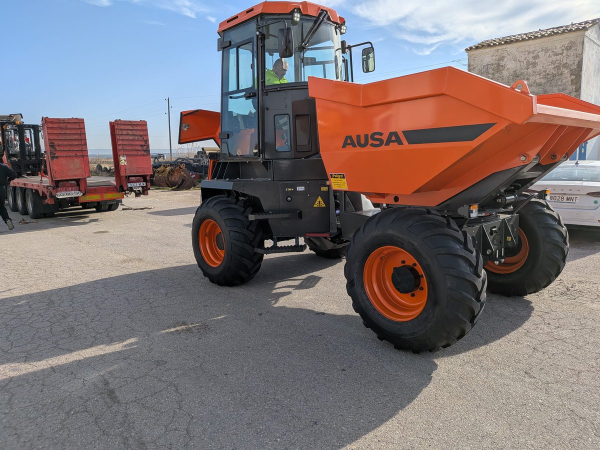 sumaher's tweet photo. ¡Seguimos sumando! 💪 Entregamos el potente dúmper AUSA D1001APG a Hormigones Grañén. 🚜 10 toneladas de capacidad y máxima tecnología para sus grandes proyectos de infraestructura. ¡Gracias por la confianza! 🏗️✨

Toda la info aquí: https://t.co/qWWpXncmIQ

#AUSA #Construccion https://t.co/PhknTwywas