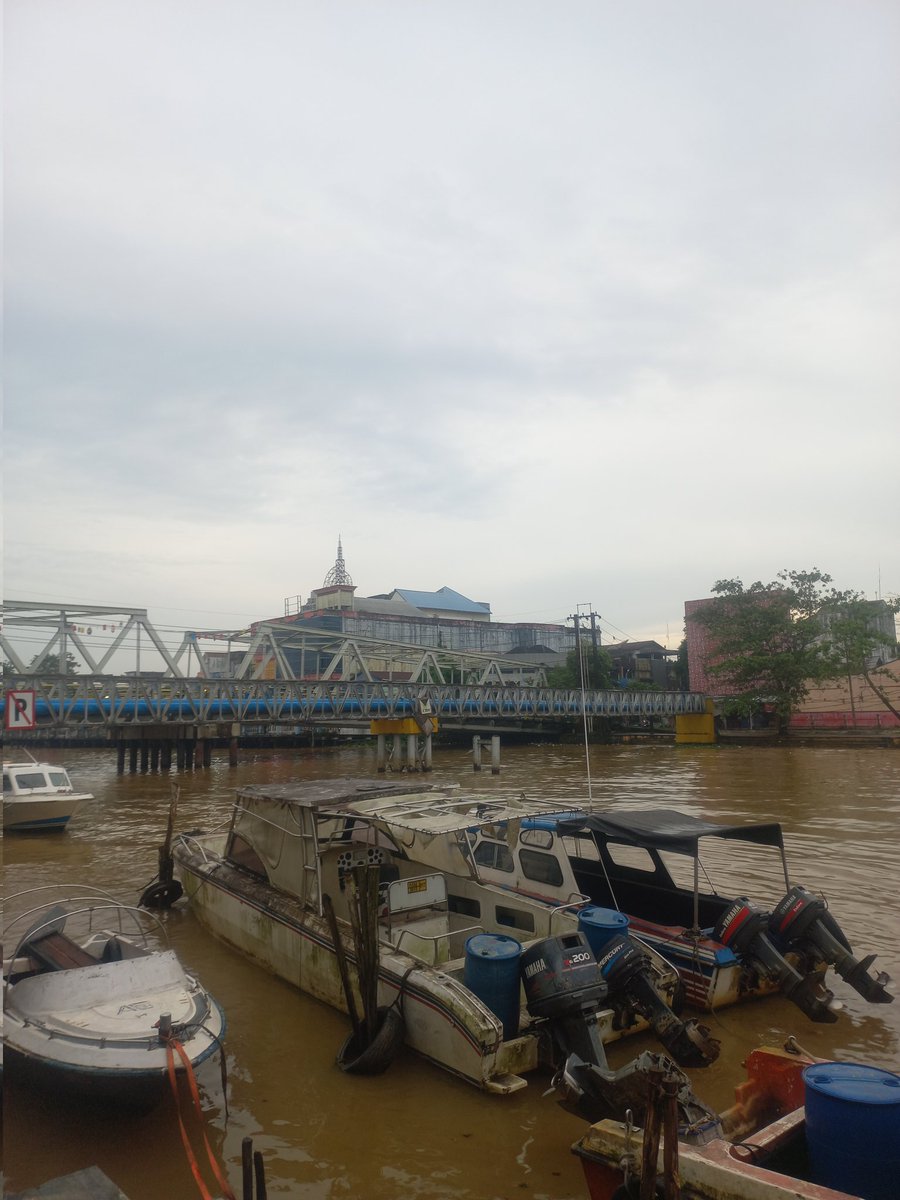 theakbrd's tweet photo. Di 2026 ini 3 bulan sudah hampir terjalani, habbit lari bener-bener life changing. Hidup berasa berkembang, melihat detail kecil dari setiap kota yang ditapaki disambi dengan berlari https://t.co/7bLwJFjhUA