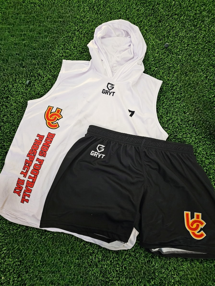 GradyMalo_6's tweet photo. I was very grateful to attend the UofC Dinos football ID camp last weekend.  Got to work with lots of amazing coaches playing with the best talent in Alberta! Thank you, @coachanesty, for the amazing opportunity to compete!CO 2027, 6ft, 196 Lb,QB,Email: malo.grady05@gmail.com https://t.co/UYqGsSo6Cn