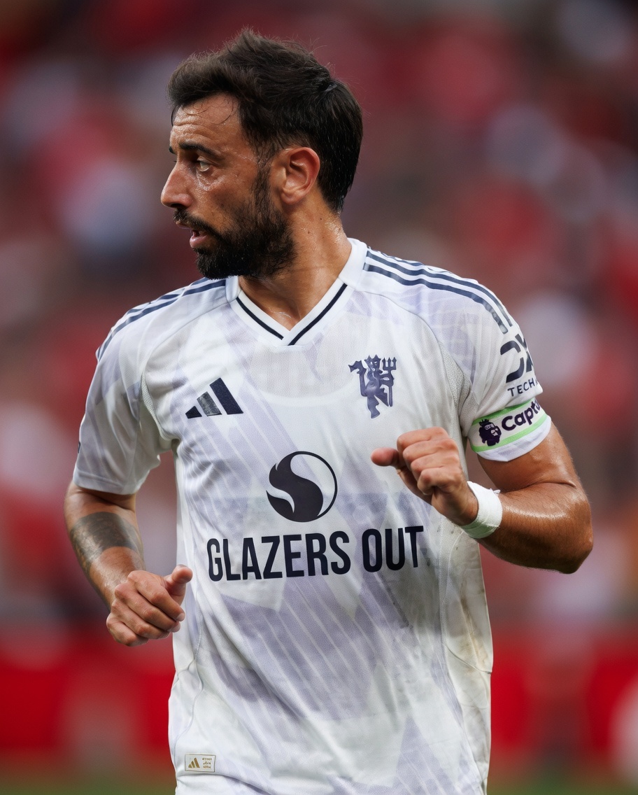 Manchester United could do with new sponsors
#MUFC #GlazersOut