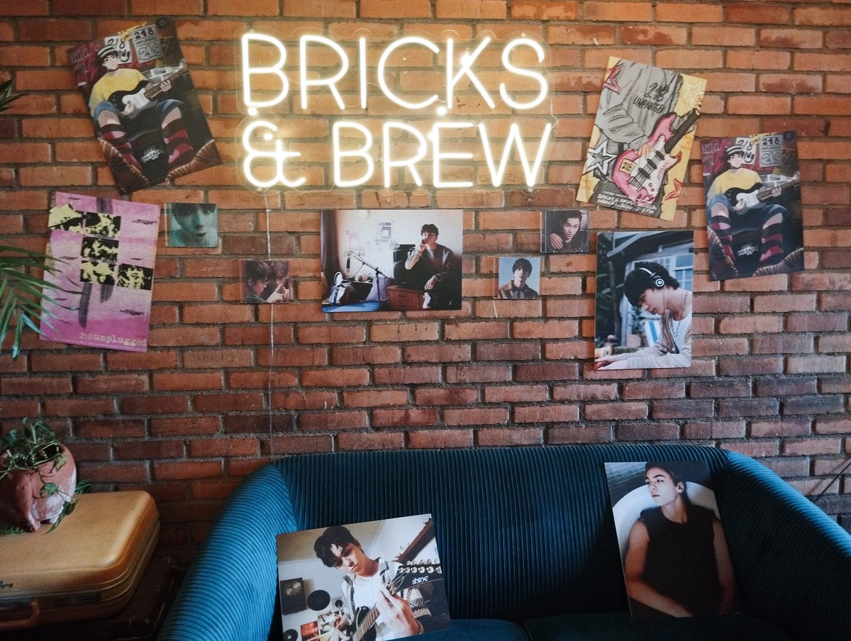 03.01.2026
started March in the coolest place to be: the Chwe Garage ✨️ i love how the garage band theme wasn't just in the venue design and kit, but it's also an open mic so we witnessed really good performances!

so here's a pic 🧵 of my #218UNPLUGGED experience: