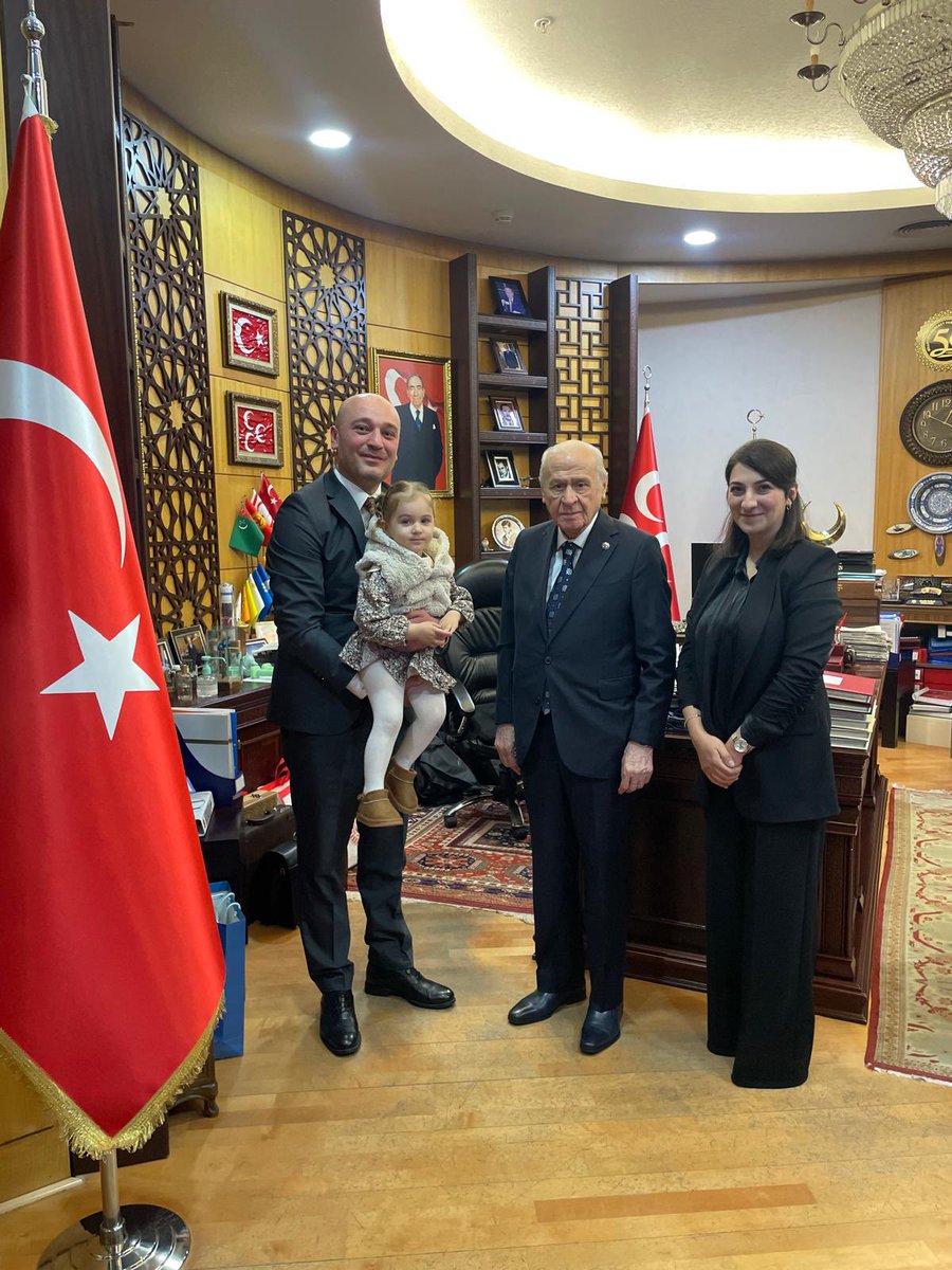 monurkasim's tweet photo. Candan Öte Kıymetli Büyüğümüz, Sayın Genel Başkanımız’ın Bayramını kutlayarak hayır dualarını aldık. Allah başımızdan eksik etmesin.

Bu vesileyle Türk-İslam Aleminin Ramazan Bayramını tebrik eder, hayırlar getirmesini dilerim. https://t.co/B0zlWZxflV