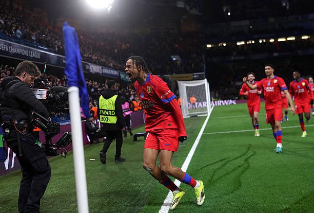 Media Parisien tweet media