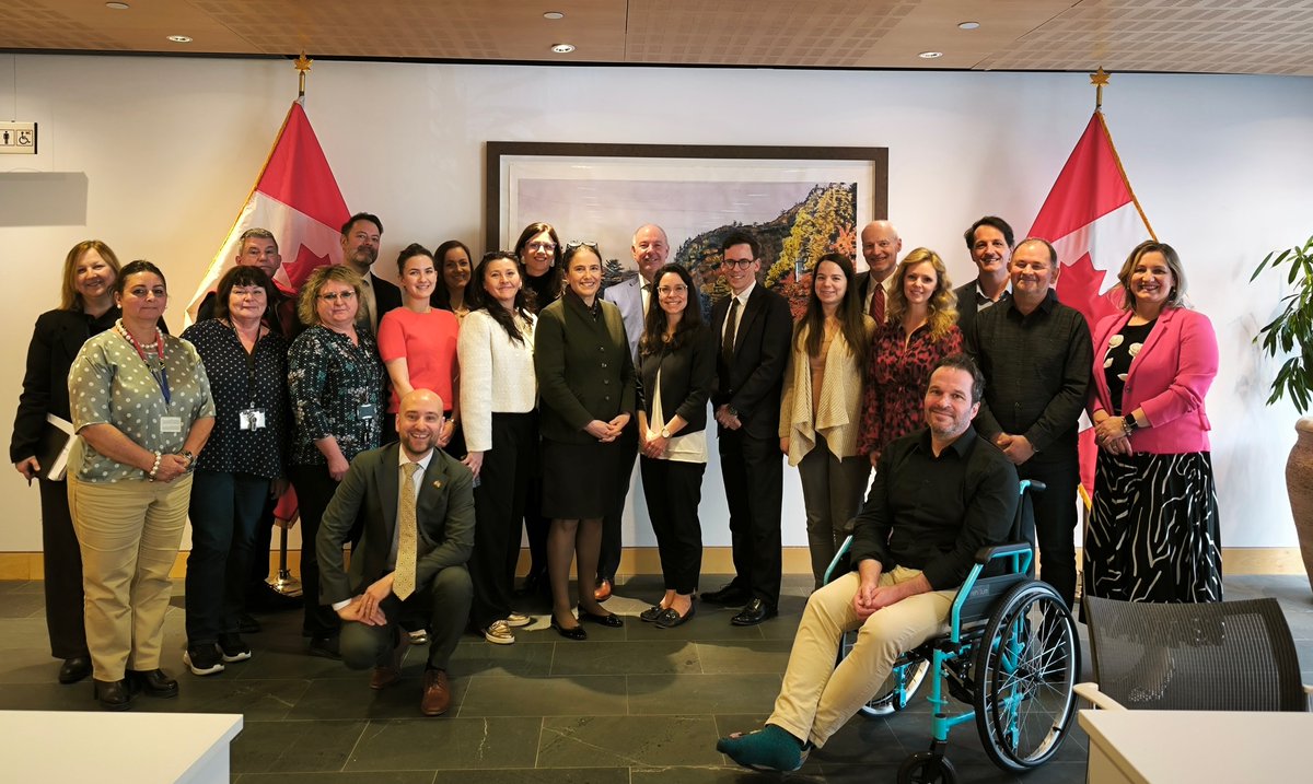 Canada en Hongrie tweet media