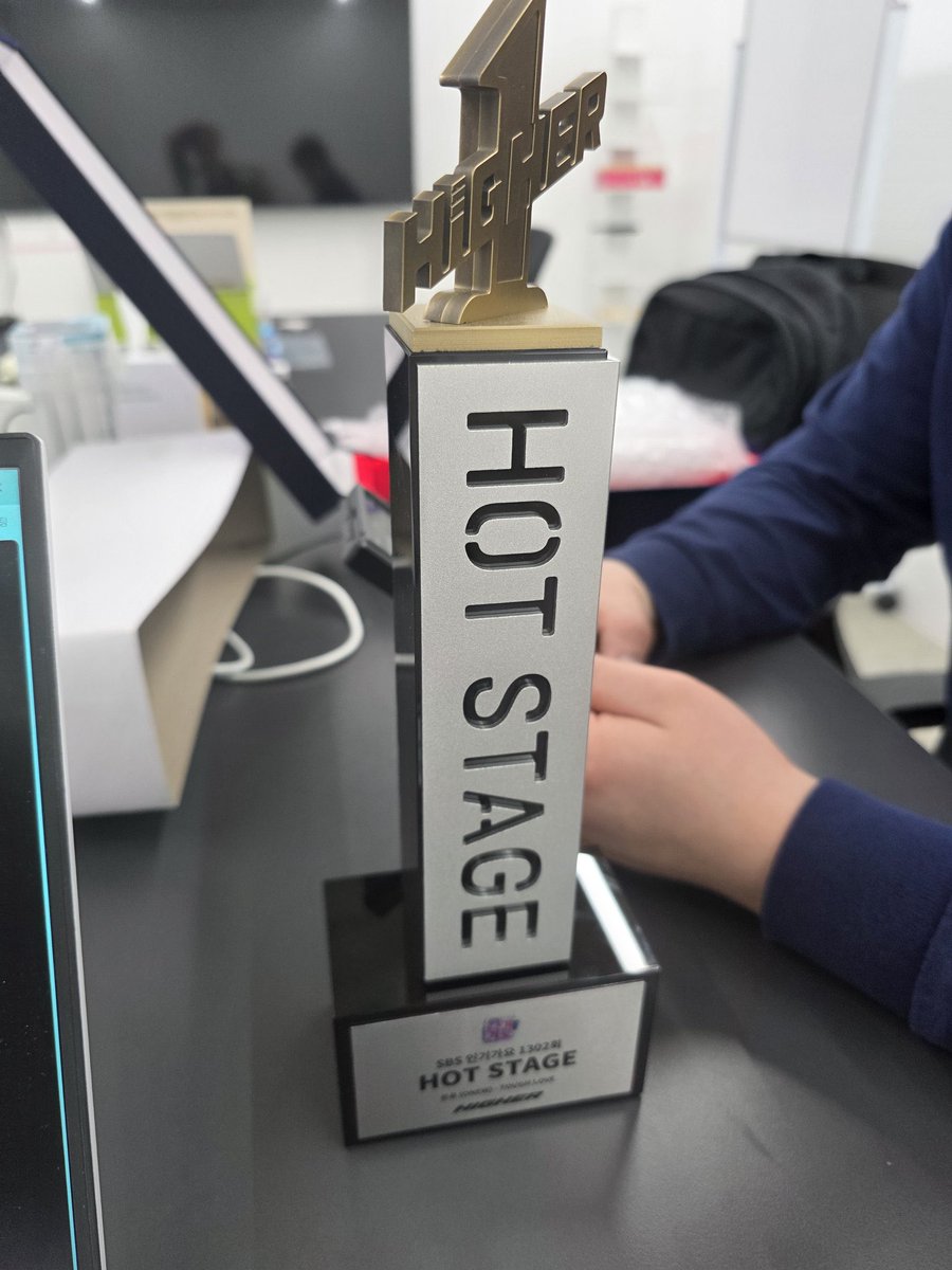 isSHINeeback? tweet media