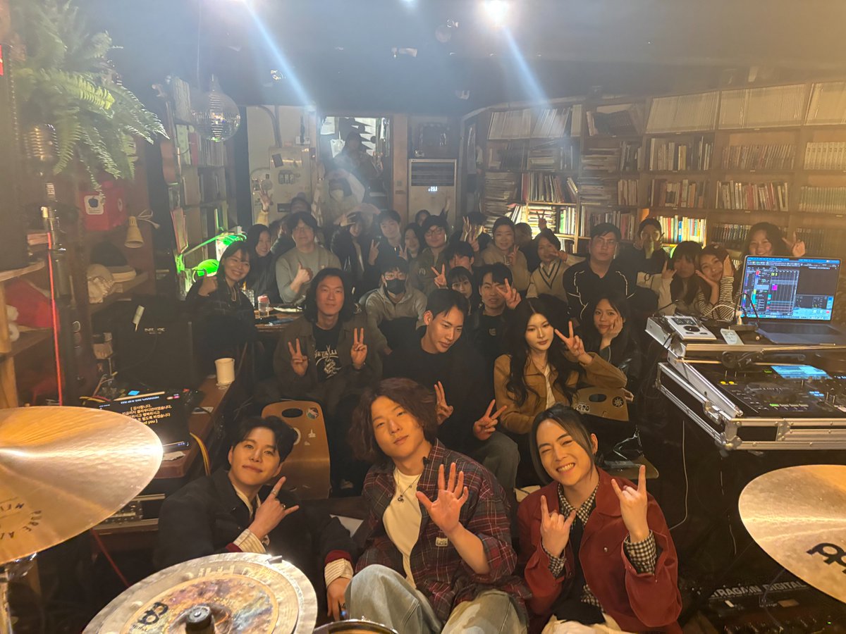CloudianBand's tweet photo. We had such an amazing time at “Mirrorball Pick” at Jebi Dabang! 🪩
Thank you to everyone who came to the show and to all of you who joined us through the live stream.
We loved every moment with you — can’t wait to see you again soon! 💙
.

#CLOUDIAN #CloudianLive #MirrorballPick https://t.co/2hffnx9xxR