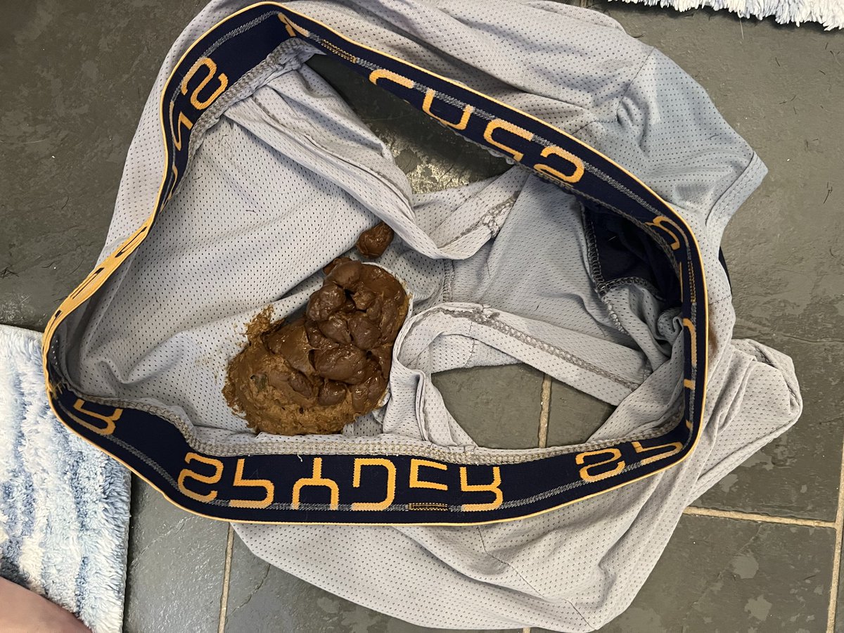 JsMishaps's tweet photo. When you wake up, the house is empty you decide to pee your pants. Then you go to shave and you realize you have to poop you pretend that mommy is making you poop your pants and you beg her to let you go to the bathroom but instead you push it into your boxer briefs. https://t.co/uBDCLQ9F5y