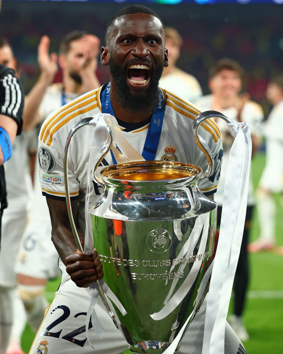 (fan) REAL MADRID FANS 🤍 tweet media