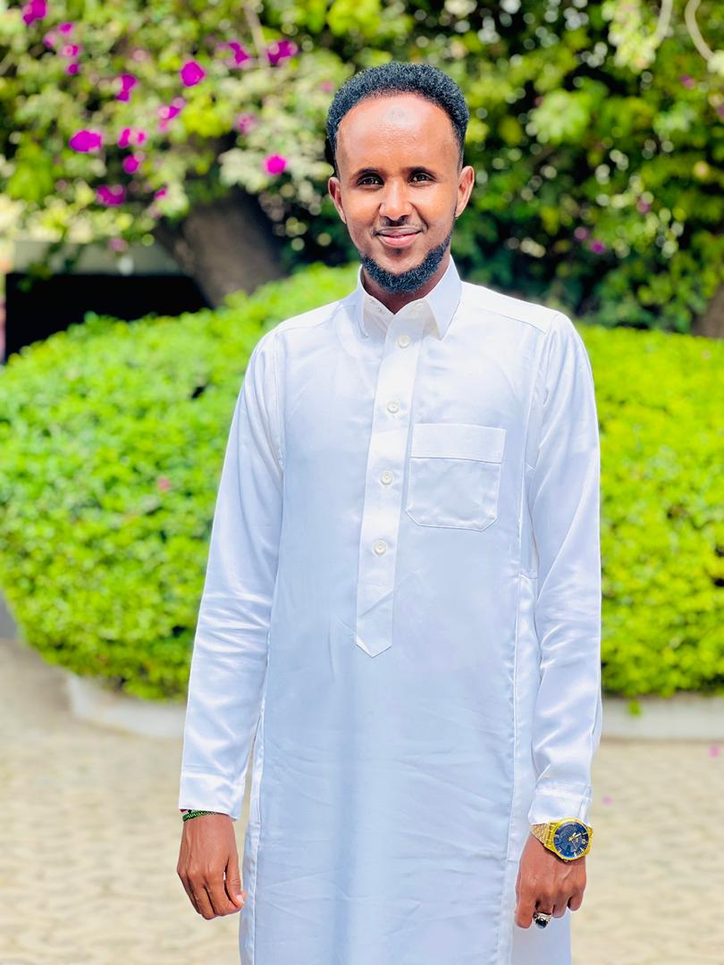 Awilobsie's tweet photo. Happy Eid to family, friends, and the entire Muslim community. https://t.co/ncxZDQ6ew4