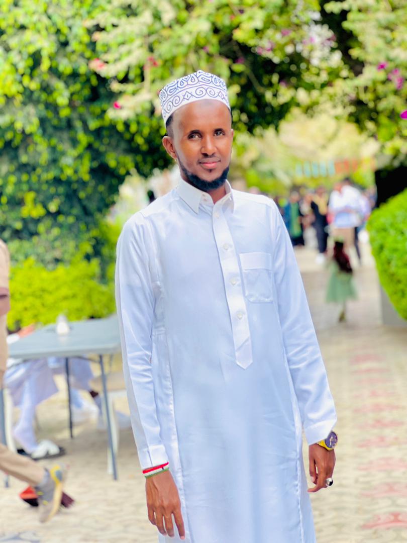 Awilobsie's tweet photo. Happy Eid to family, friends, and the entire Muslim community. https://t.co/ncxZDQ6ew4