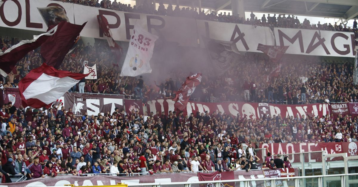 ultras1899_'s tweet photo. Mais la Cour de cassation a cassé cet arrêt, rouvert le dossier et souligné que le #DASPO a une "vocation préventive et ne peut être contournée, même dans des contextes apparemment pacifiques". Les avocats ont plaidé un nouvel acquittement. Verdict attendu mi-avril... #Torino https://t.co/zDagAFRTAv
