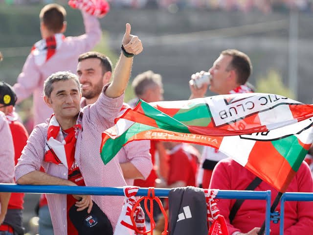 Imanol_A13's tweet photo. Que sea esperado no hace que duela menos.

Gracias por devolver la Copa a Bilbao 40 años después, por hacernos soñar con la Europa League y por meter a tu Athletic en Champions una vez más. Nos quedan 10 partidos juntos.

❤️ Mila esker ilustre, eres una “fucking legend”. https://t.co/kCnbY7W7BA