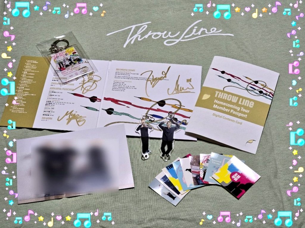 kiyokiy06185377's tweet image. 今日届きました😆🙌✨
CDジャケットも盤面も素敵✨🎯💓
じっくり聴きますᕷ*.°
続けてくれてありがとう(ㅅ´ ˘ `)💕
Tシャツは持ってないカラーのよもぎ色にしました🌱✨
スロラ一番くじのD賞ジャケ写ステッカー、7th.だけなくてコンプリートならず😹ｻﾞﾝﾈﾝ
 #ThrowLine
 #BESTofThrowLine