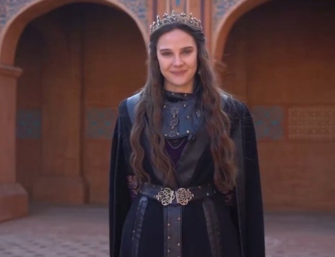 Siz cok guzelsiniz. Sultanim yine kombin yapmiș evlendikden sonra hatununada yeni kiyafetler alicak😊 #Oras #MertYazıcıoğlu #AlinaBoz #KurulusOrhan