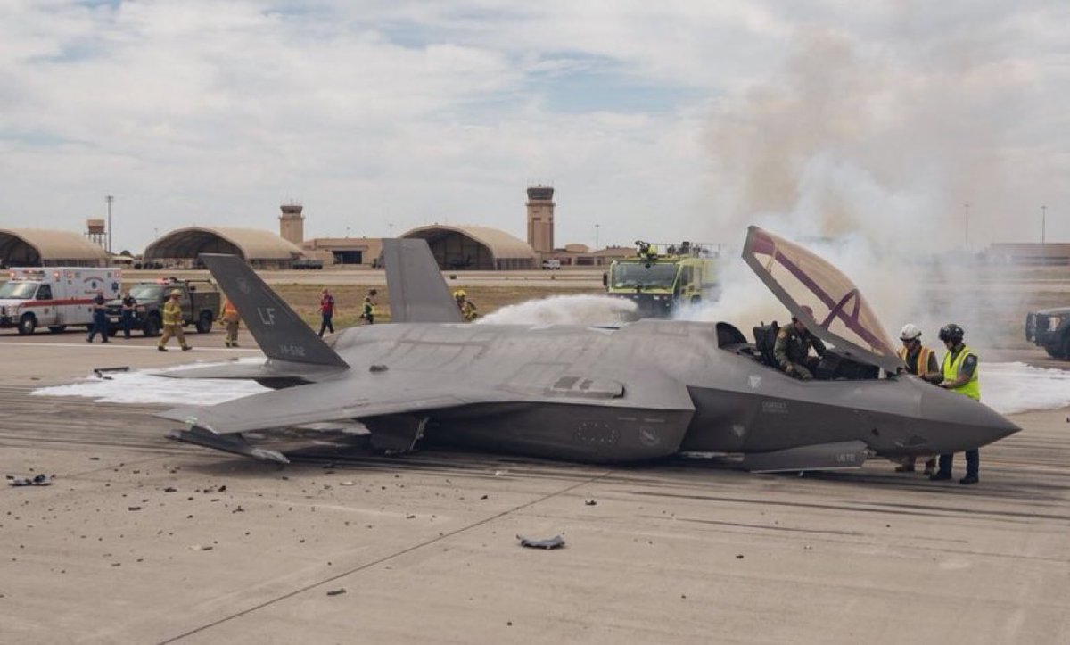 распад и неуважение tweet media