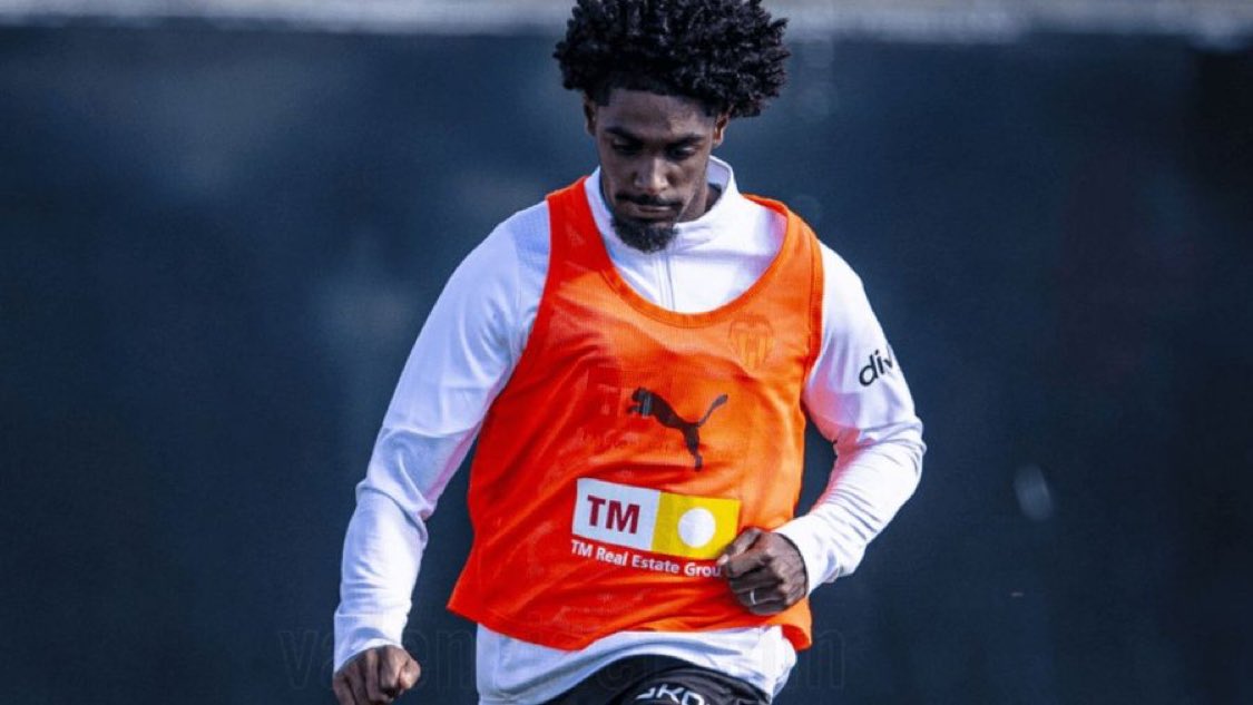 Córner Che🦇 tweet media