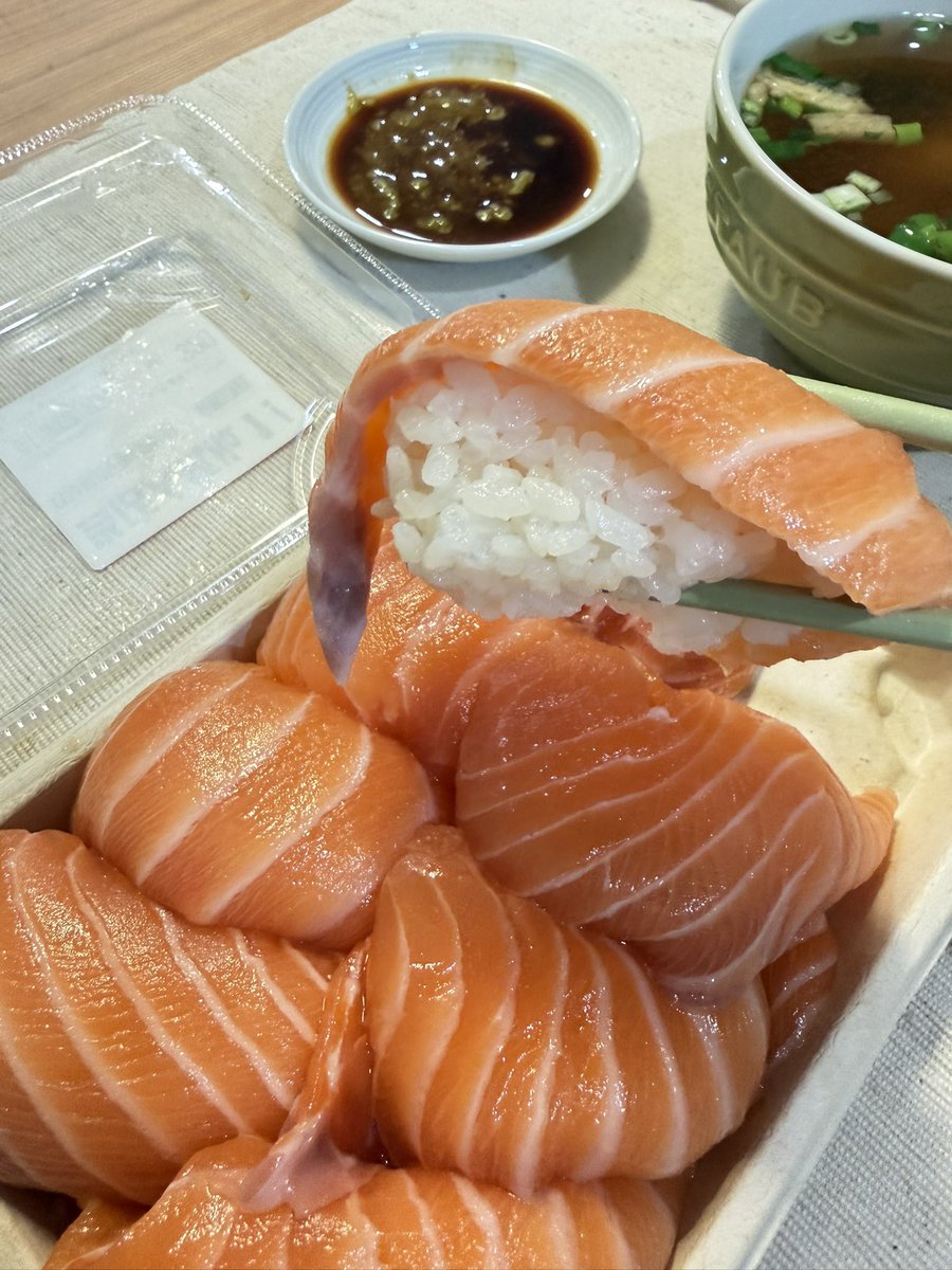 2QT2BSTR8®️ tweet media