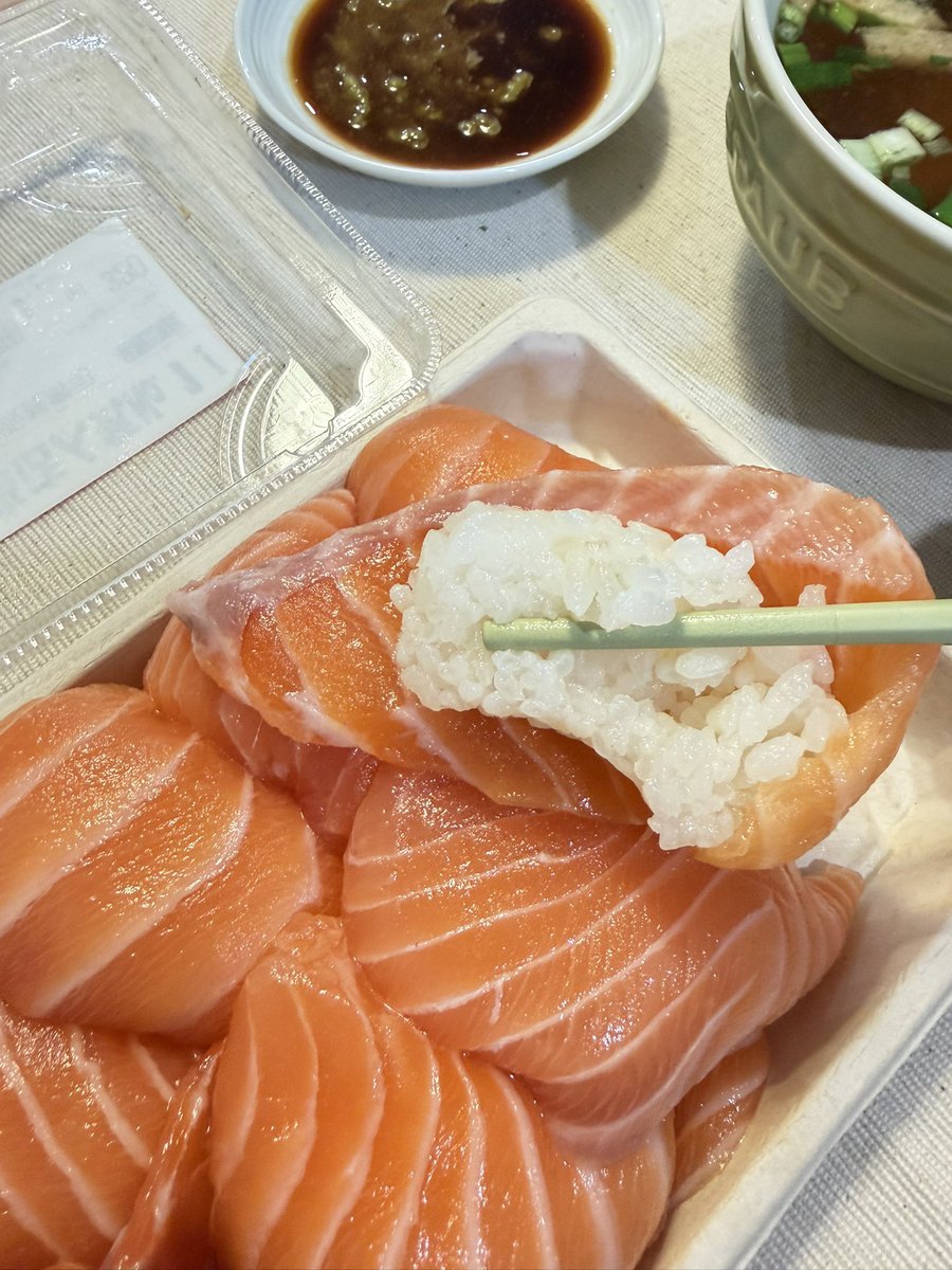 2QT2BSTR8®️ tweet media