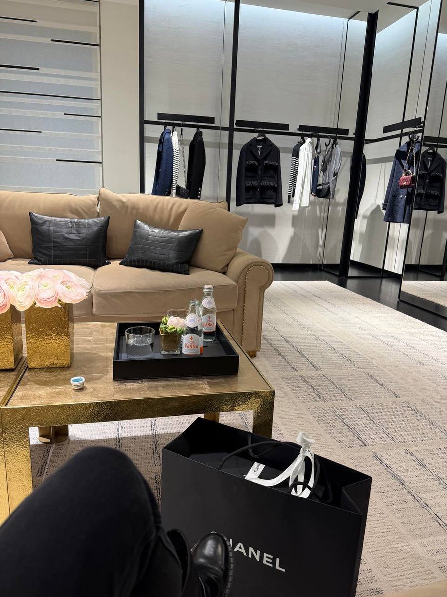 Shubham08143344's tweet image. Good things don't wait! Order your favorite items today and bring them home tomorrow! Treat yourself to a little treat and add a touch of happiness to your life. Shopping is a ritual that makes ordinary days shine! ✨ #ShoppingSharing #LittleJoysInLife #HappyShopping