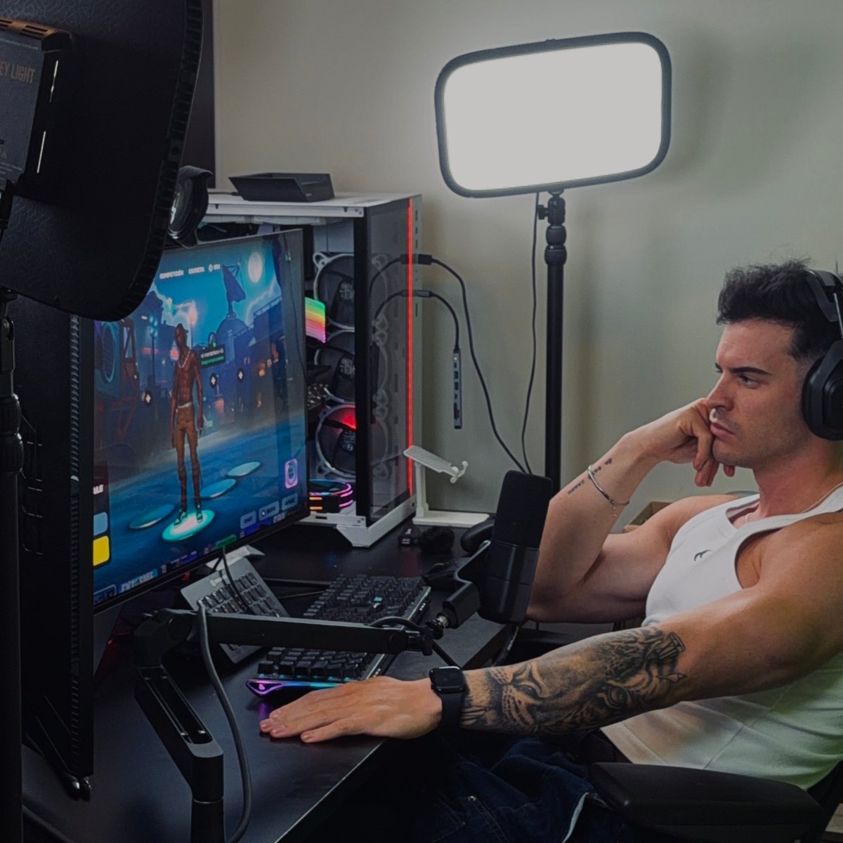 CREATIVE tweet media