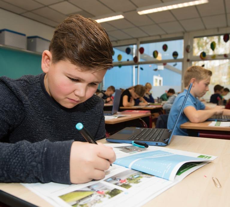 VIjssel's tweet photo. Aanstaande dinsdag doen 329 basisschool leerlingen in Krimpen aan den IJssel hun theoretisch verkeersexamen. Best wel spannend. In het weekend, thuis nog een keer oefenen? Kijk eens op deze site van VVN. 

https://t.co/XBrEfHVB66 https://t.co/ItSmEXU6qy