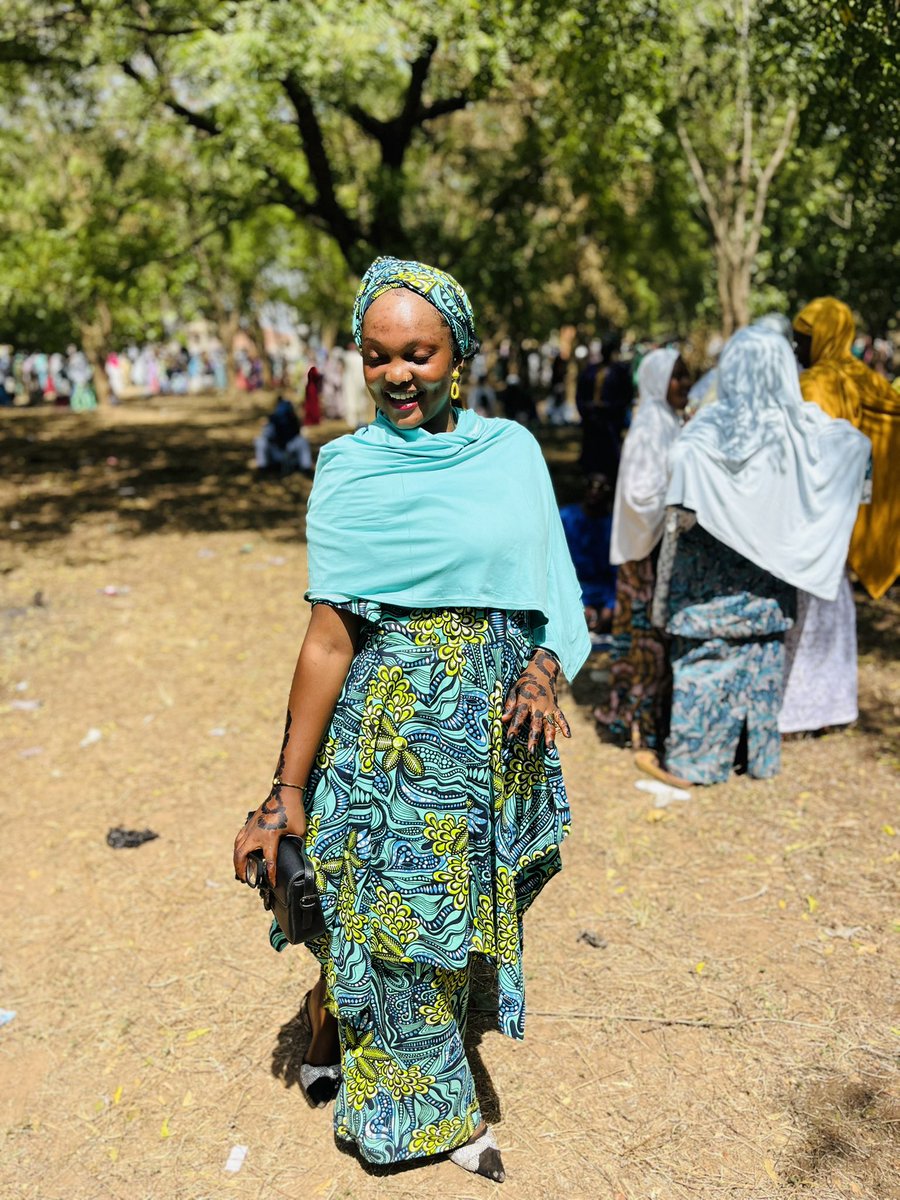 ZainabOyewale3's tweet photo. Eid Mubarak may the blessings of Allah be with us now and forever and may he accept our fasting and prayers as an act of Ibadah 🙏🏾🥰❤️ https://t.co/cmGbIOTpFE