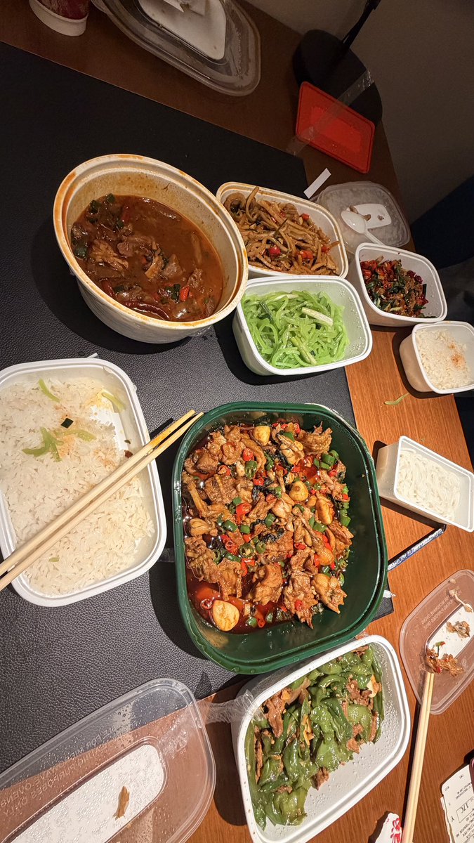 Your JunJun 💬 tweet media