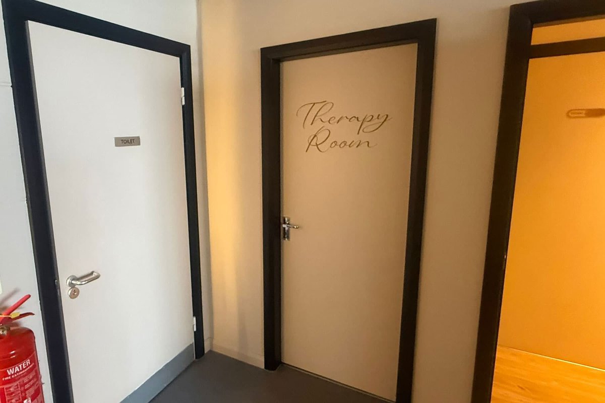 SignsPreston's tweet image. Jyai Wellness signage project

Signage installed for Jyai Wellness in Preston. Door vinyl graphics for the Pilates Studio and Therapy Room plus a "Breathe" wall graphic, all designed to suit a calm studio environment.

📞 Get in touch for a quote.

#InteriorSignage #PoppySigns