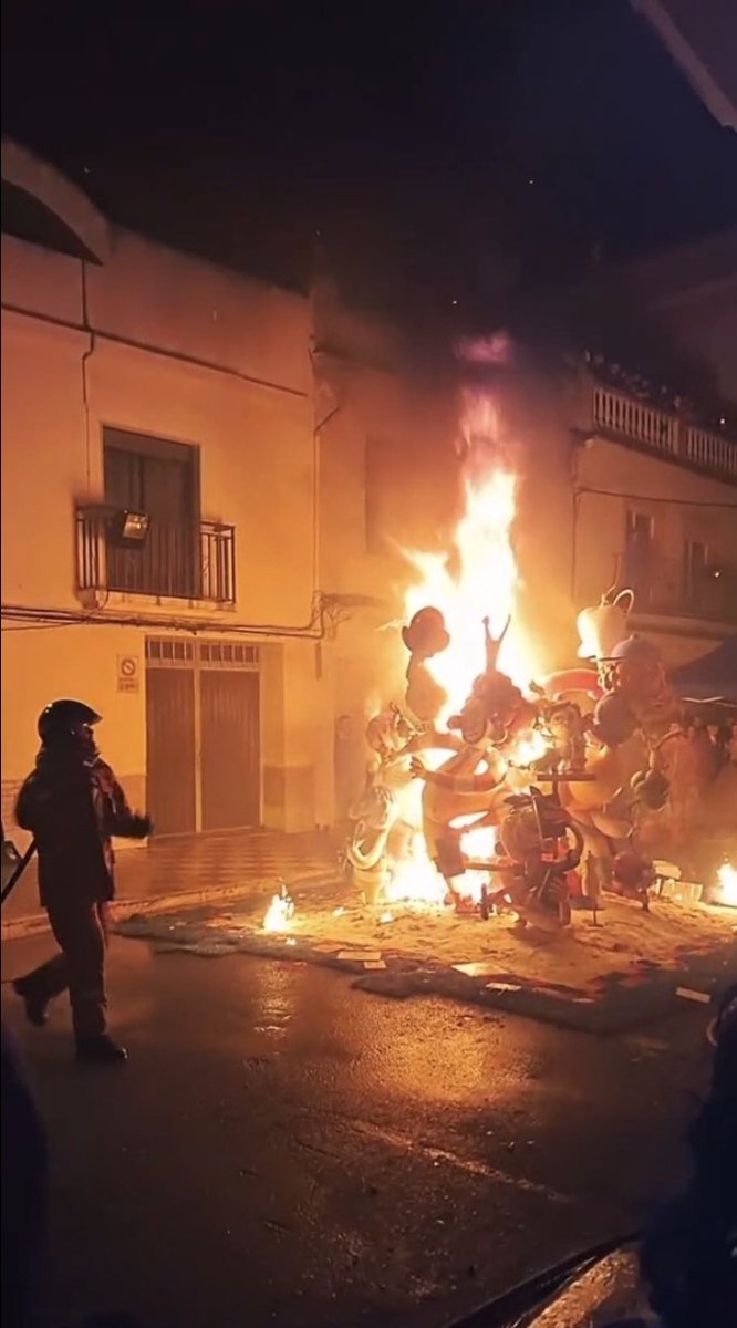 MariaPardoAI's tweet photo. El Fuego del Murli
Confundida por el caos? Todo está predestinado.

Hoy el Murli me recuerda: No te confundas con lo que ves. La burocracia, la riada, los fallos... todo es parte de un drama eterno que ya hemos vencido antes. Somos diamantes no cáscaras. #BrahmaKumaris #OmShanti https://t.co/XpP3KQXY4J