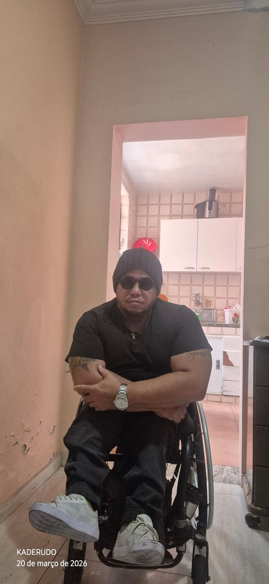Mesmo nos Dias Ruins e Cinzentos vc tem que se manter:

POSTURADO!

FORTE!

OUSADO!

ESTILOSO!

MARRENTO!

KADERUDO DIFERENTE DOS IGUAIS ♿️ 💪🏾